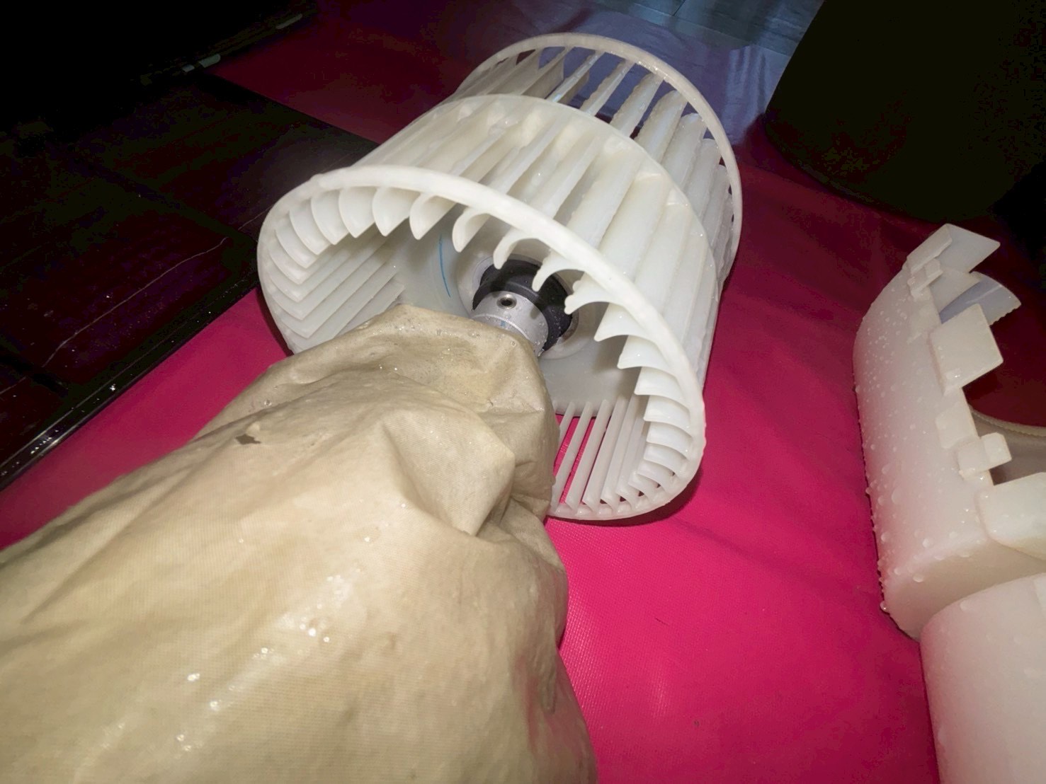 台中烏日吊隱式冷氣清洗