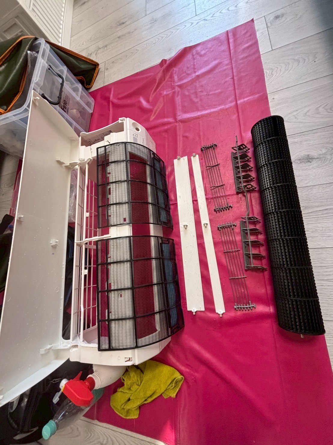 台中西區分離式冷氣清洗二台 