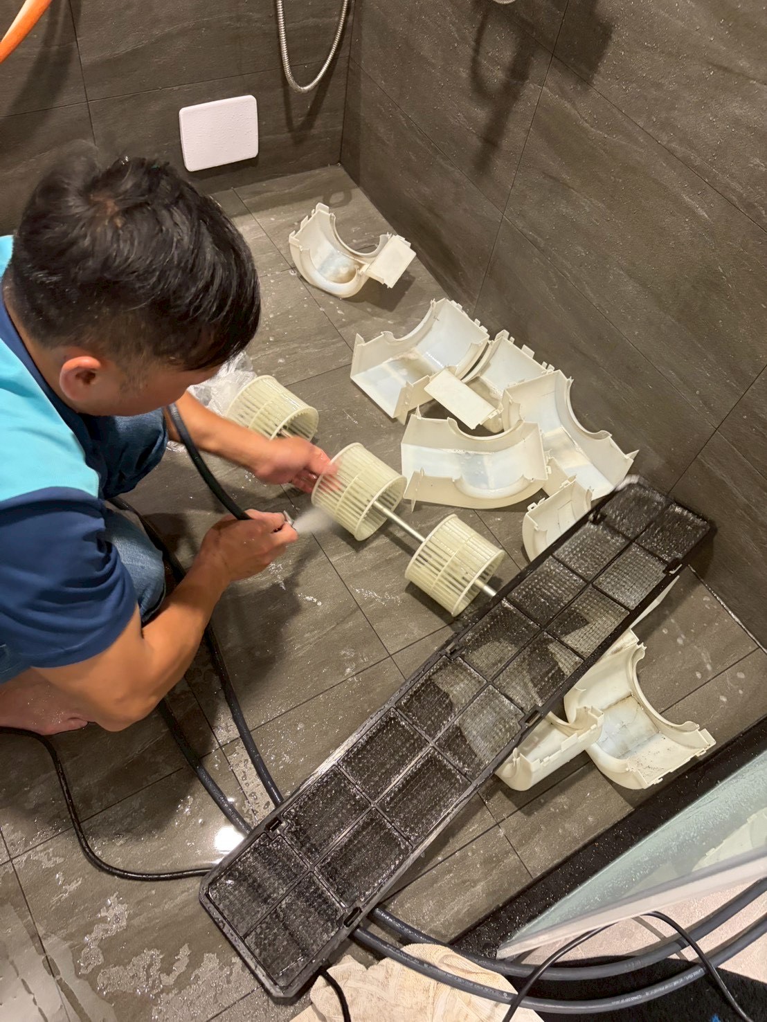 台北市西門町兩間店面冷氣清洗