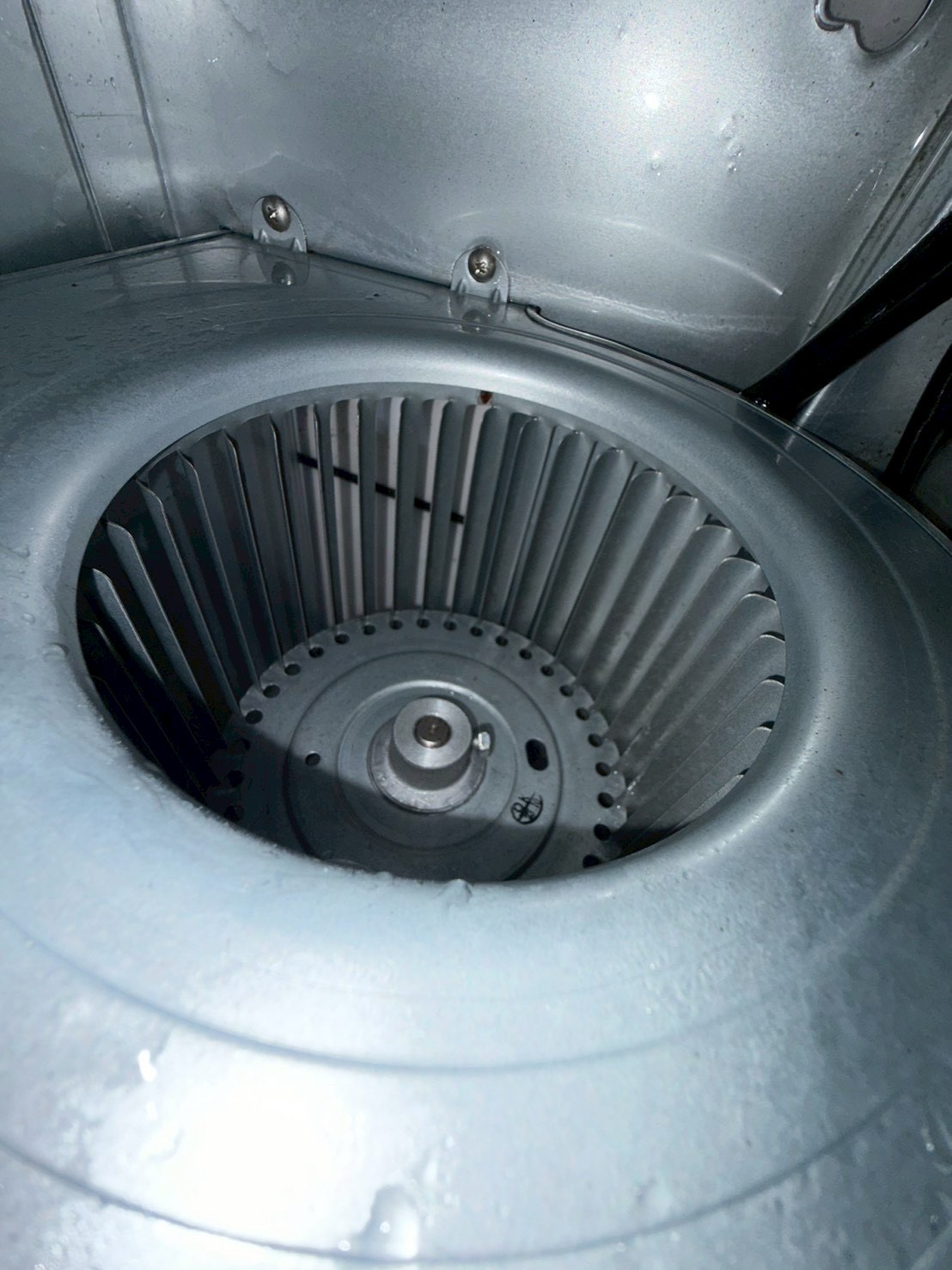 森森燒肉秀泰 四方吹冷氣清洗