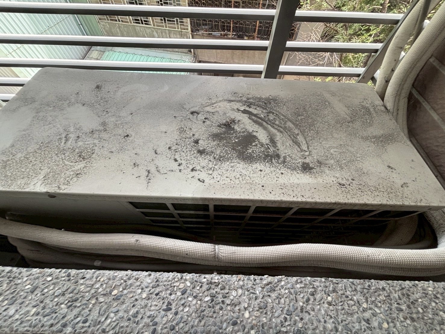 台中市西屯分離式冷氣清洗一台