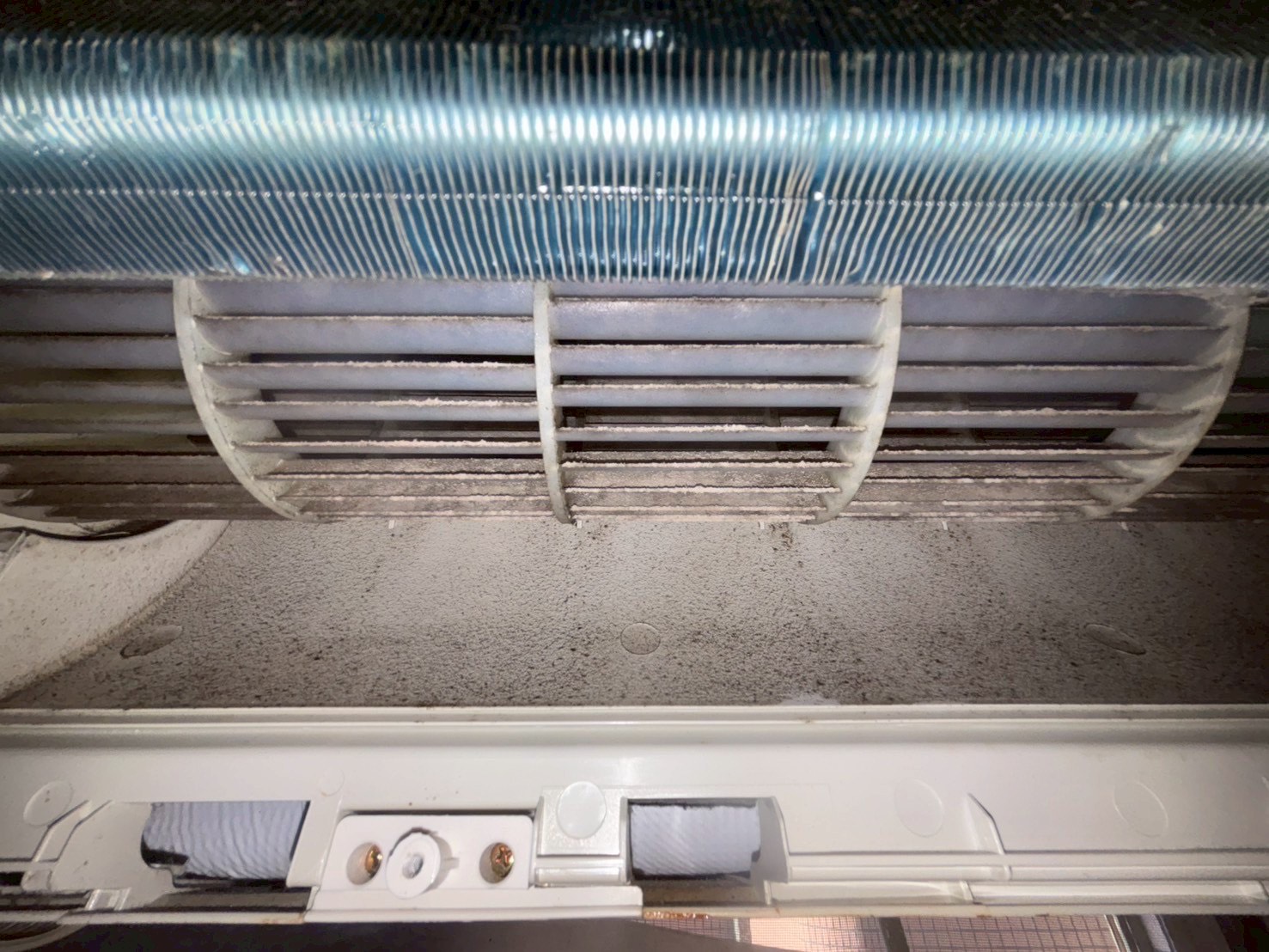 台中西屯分離式冷氣清洗一台