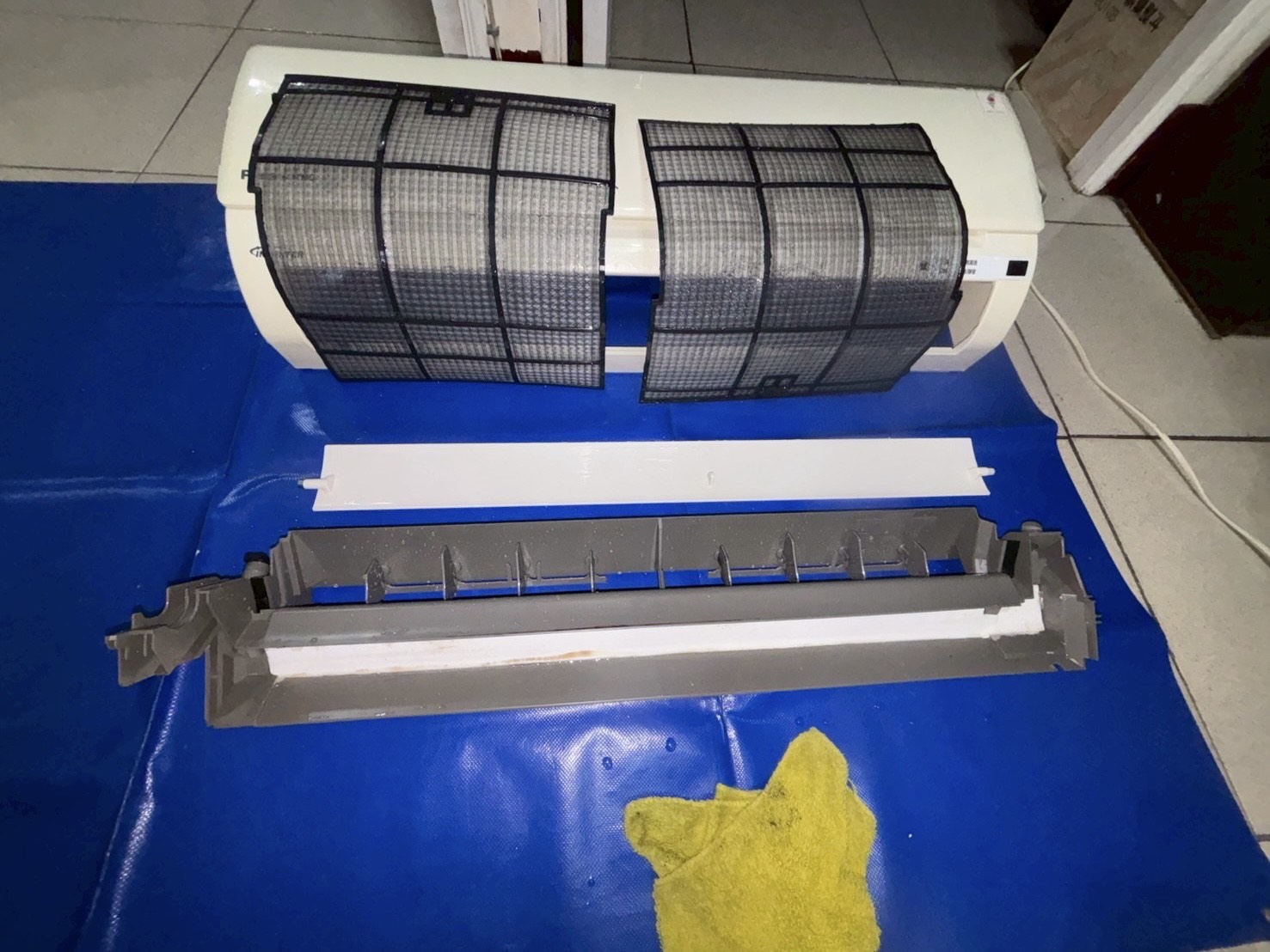 台中南屯分離式冷氣清洗一台