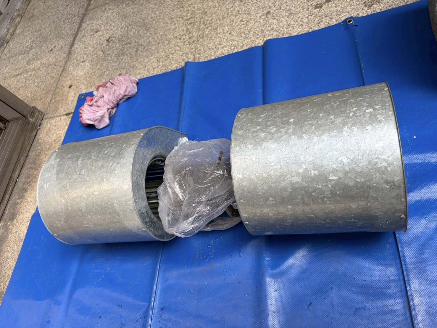 台中社區電影廳吊隱式冷氣清洗