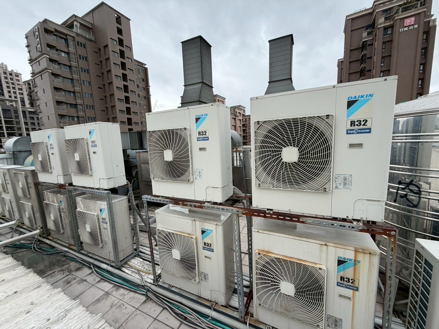 新竹森森燒肉吊隱式冷氣清洗