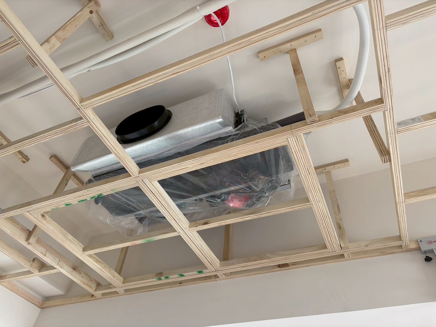 台中吊隱式冷氣安裝配管