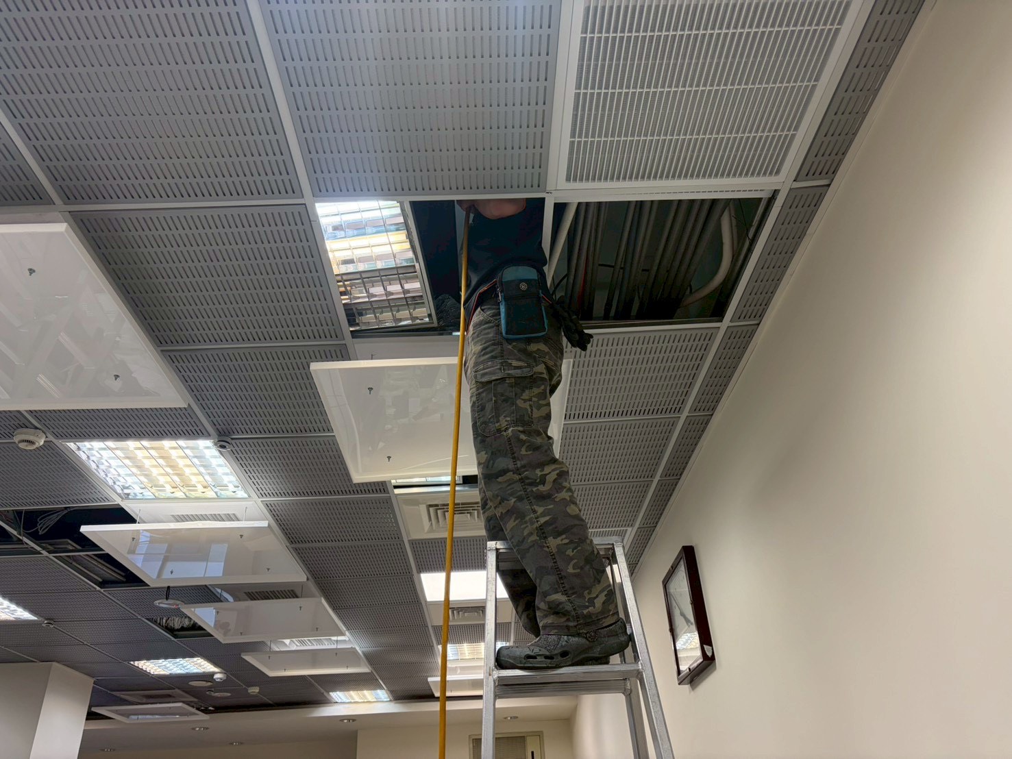 台中永興證卷 吊隱式冷氣清洗