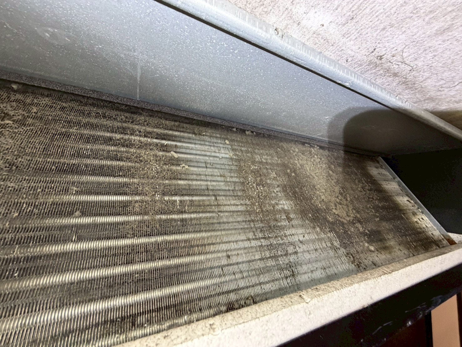 台中西區餐廳 吊隱式冷氣清洗