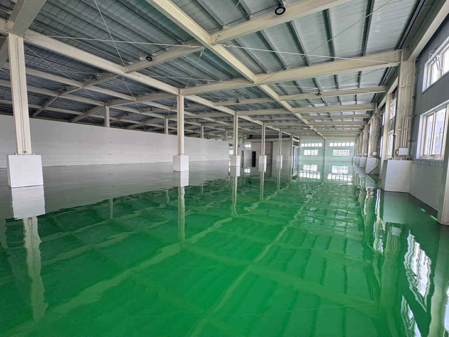 台南華松包裝 流展型EPOXY地坪 3000M2