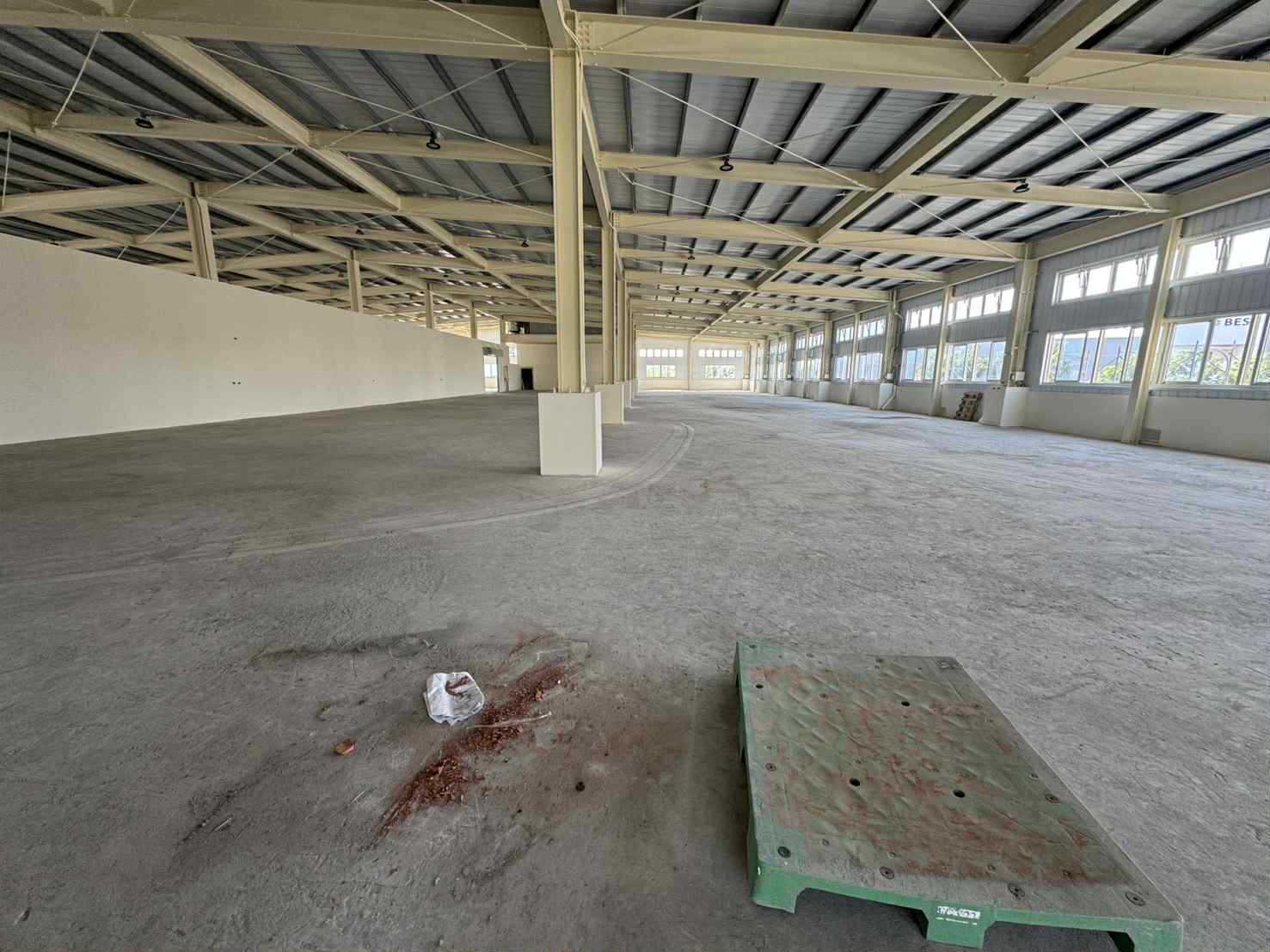 台南華松包裝 流展型EPOXY地坪 3000M2