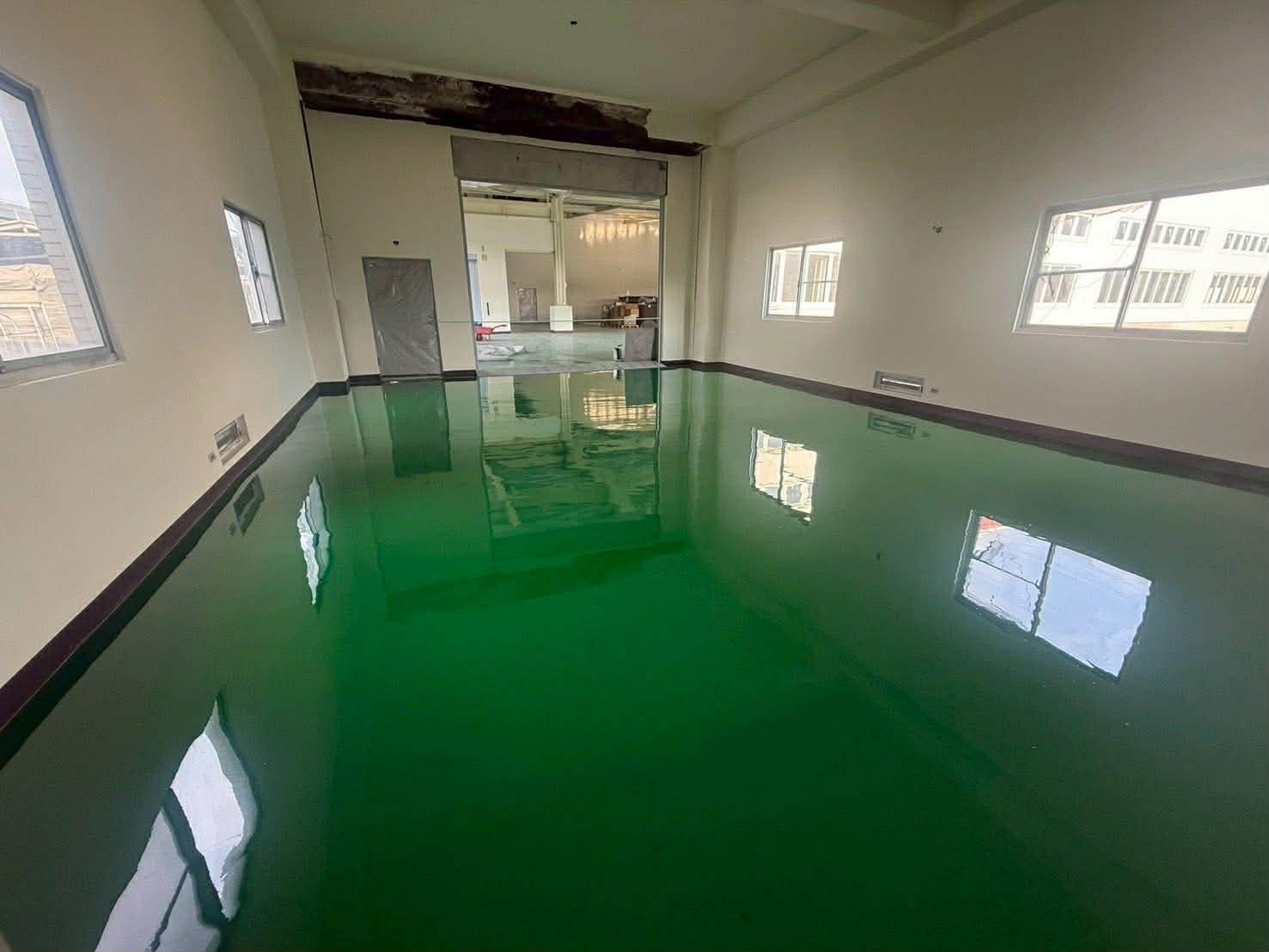 台南關廟廠房生產區流展型EPOXY地坪施工中
